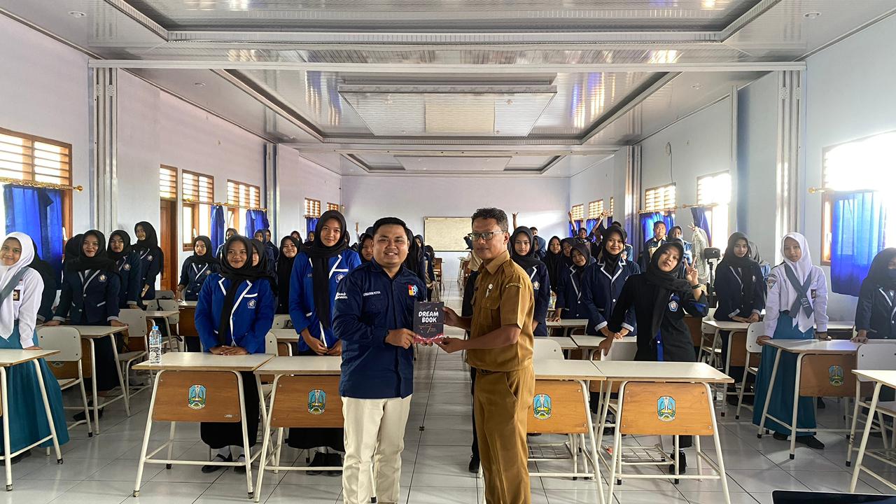 BICARA GOES TO SCHOOL DI SMK N 1 KASREMAN, SIAPKAN GENERASI MUDA BERANI TAMPIL DAN SIAP MASA DEPAN