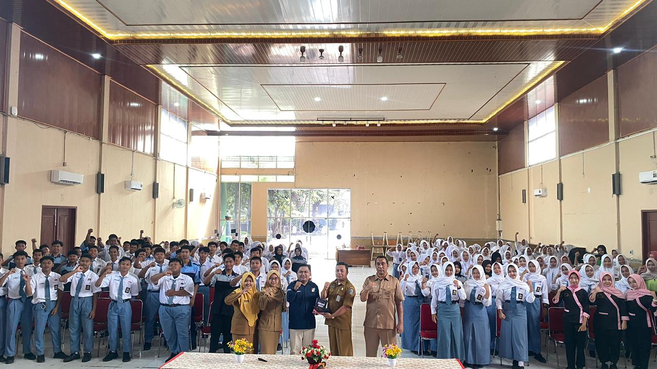 BICARA GOES TO SCHOOL DI SMK N 2 NGAWI: TUMBUHKAN KEPERCAYAAN DIRI DAN KEBERANIAN SISWA UNTUK BERBICARA